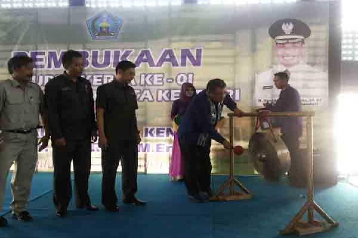 Pencari Kerja Serbu Kendari "Job Fair" 2014