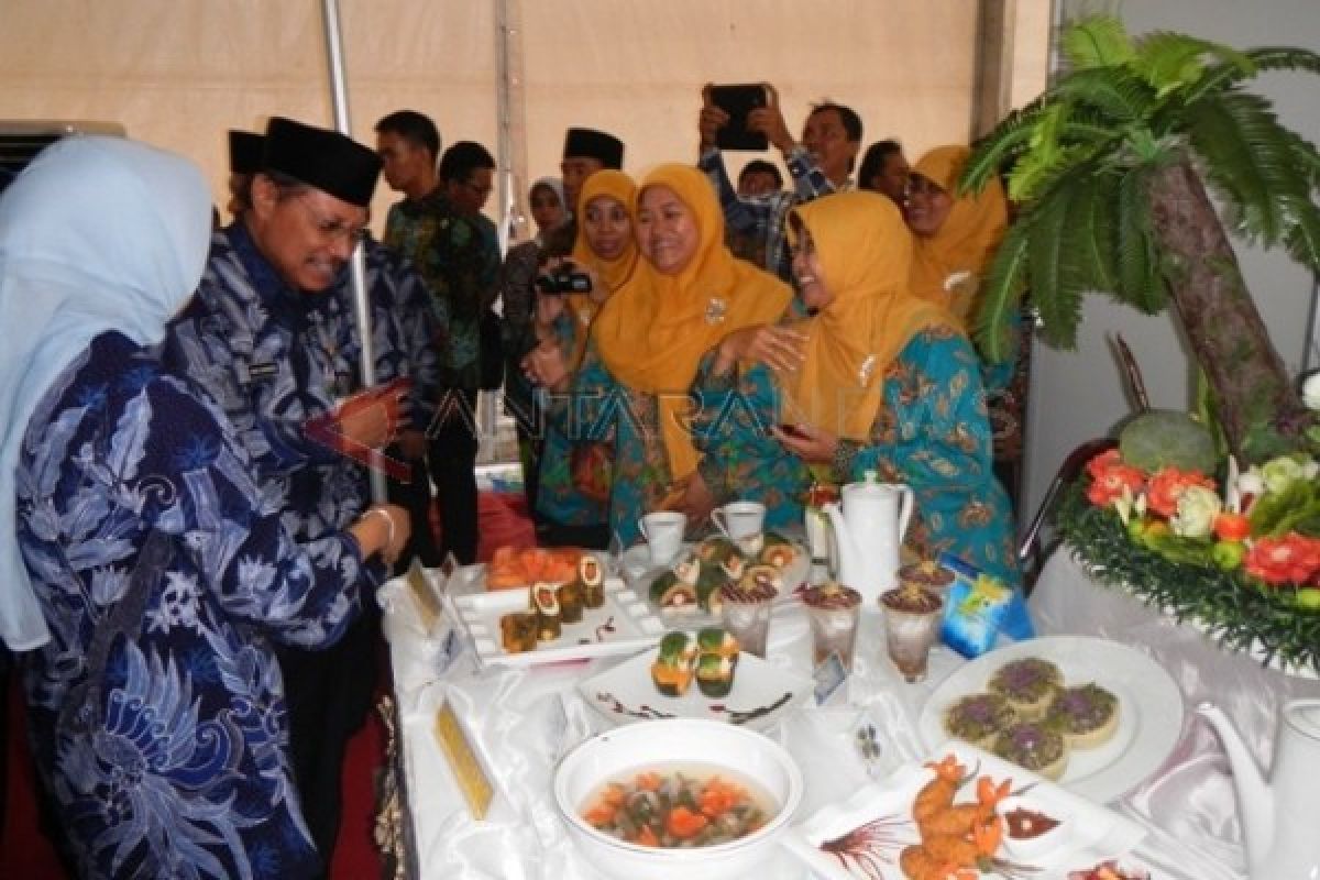 Sekdaprov Tinjau Stand Pameran