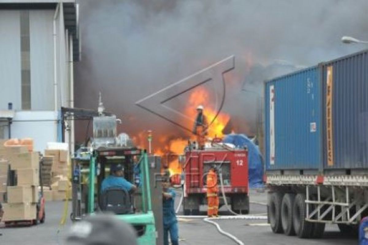 Pemkot Bekasi evaluasi izin usaha pabrik terbakar