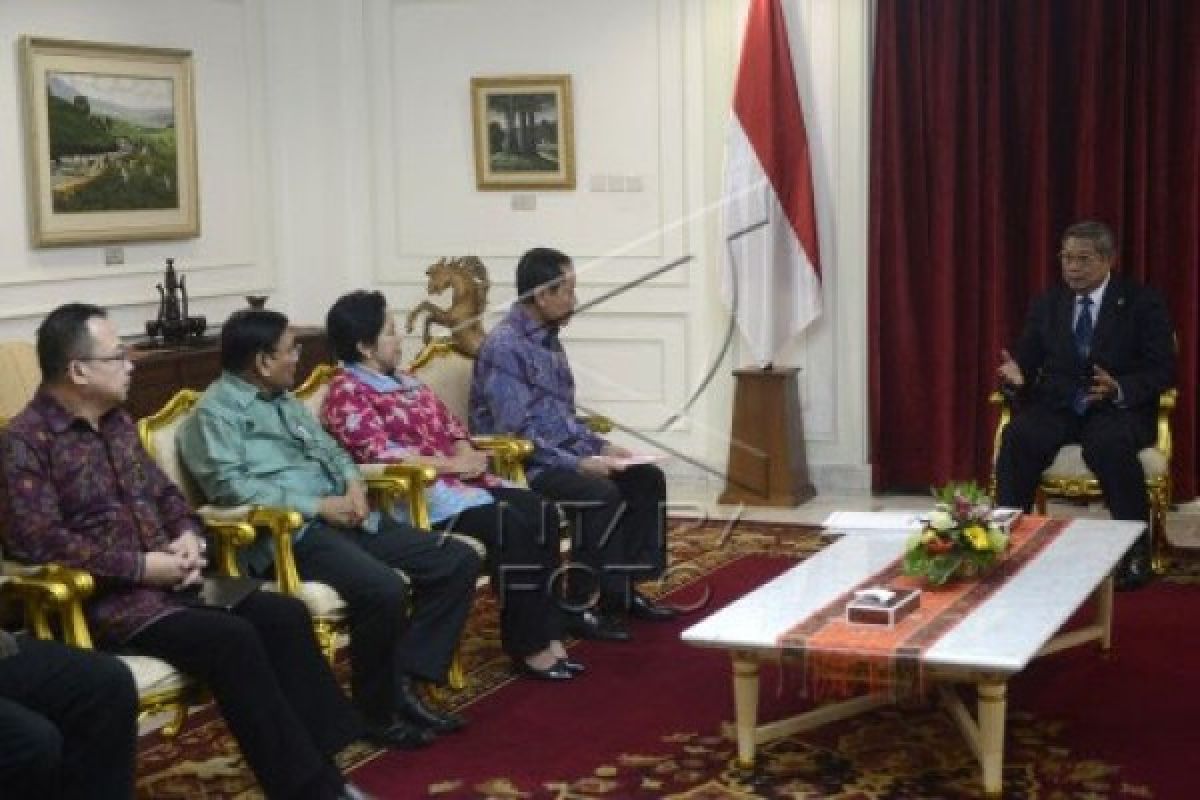 Presiden serahkan nama Busyro-Robby ke DPR