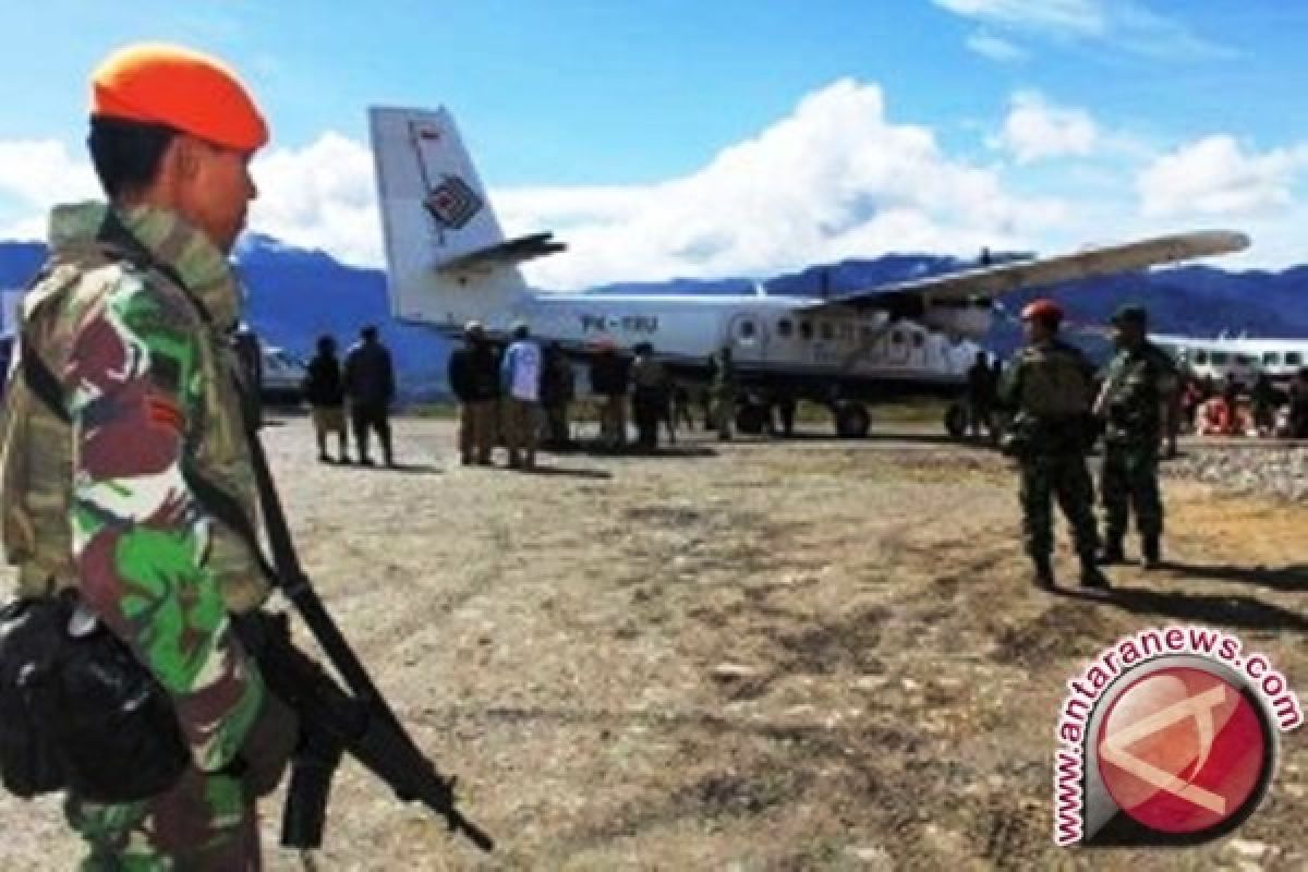 Seratusan Paskhas bantu pengamanan bandara di Papua 