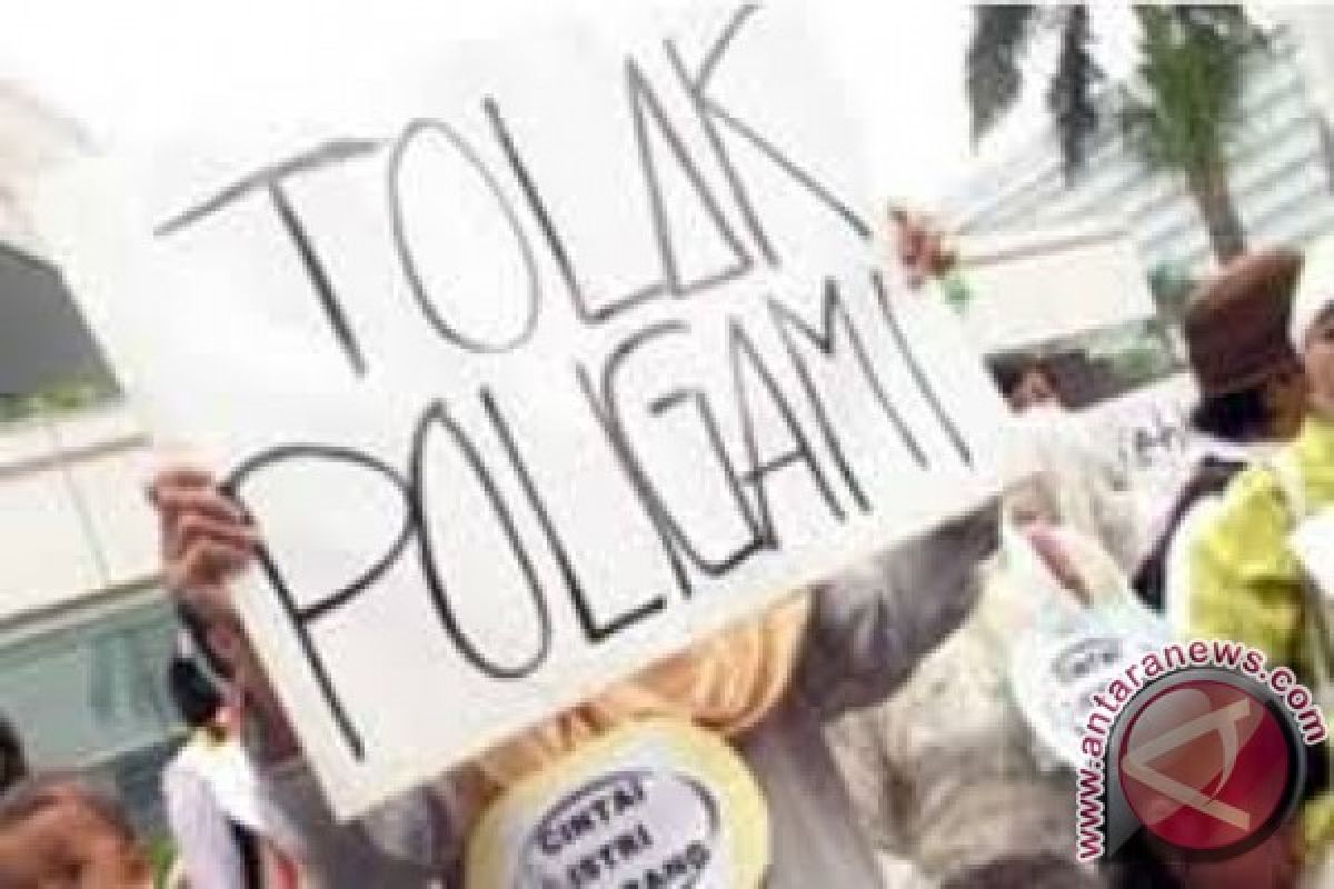 Pemkab Lombok Timur Pertahankan Aturan PNS Poligami
