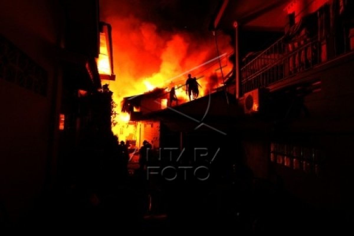 Gubernur Tinjau Lokasi Permukiman Terbakar di Ambon