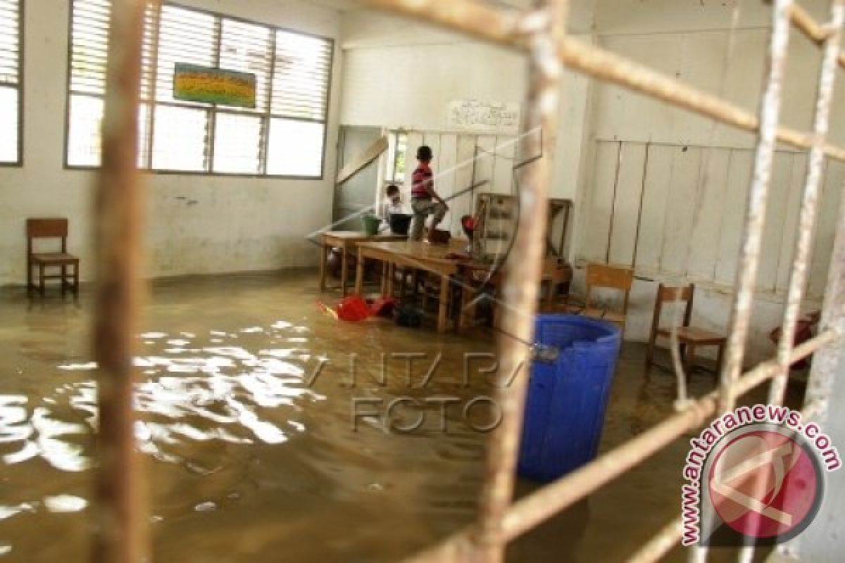 Sekolah Libur Terendam Banjir