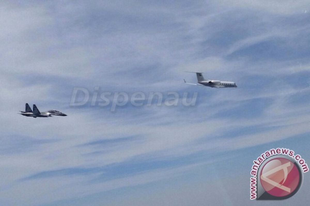 Sukhoi TNI AU kejar dan paksa mendarat jet asing 