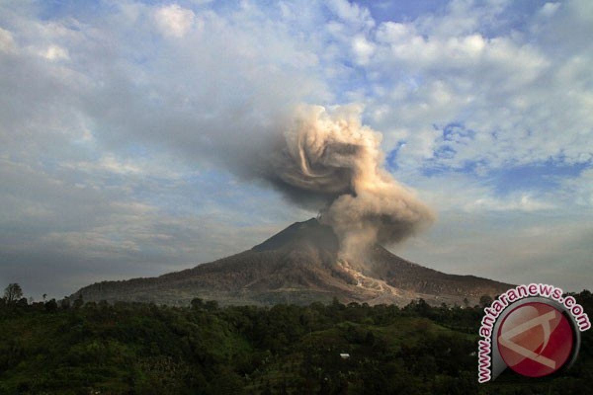 Gunung Sinabung meletus lagi