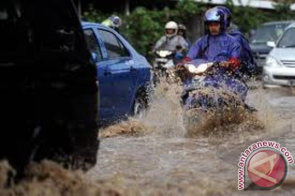 Sejumlah ruas jalan di Yogyakarta masih rawan genangan