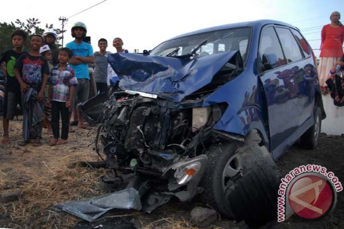 Avanza vs Avanza tewaskan tiga orang, delapan luka berat