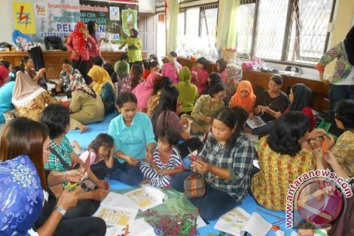 PLN Kalbar Gelar CSR di Entikong