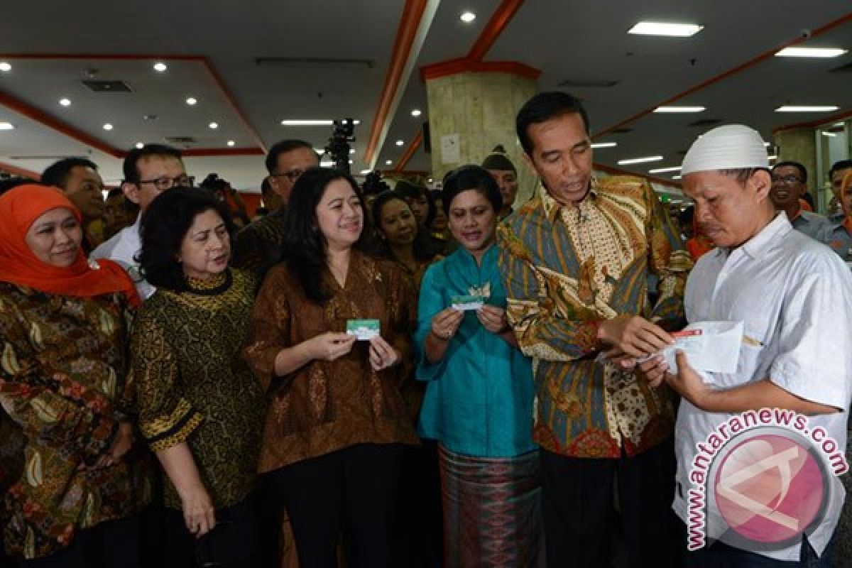 Presiden Jokowi: Kartu Indonesia hanya langkah pertama