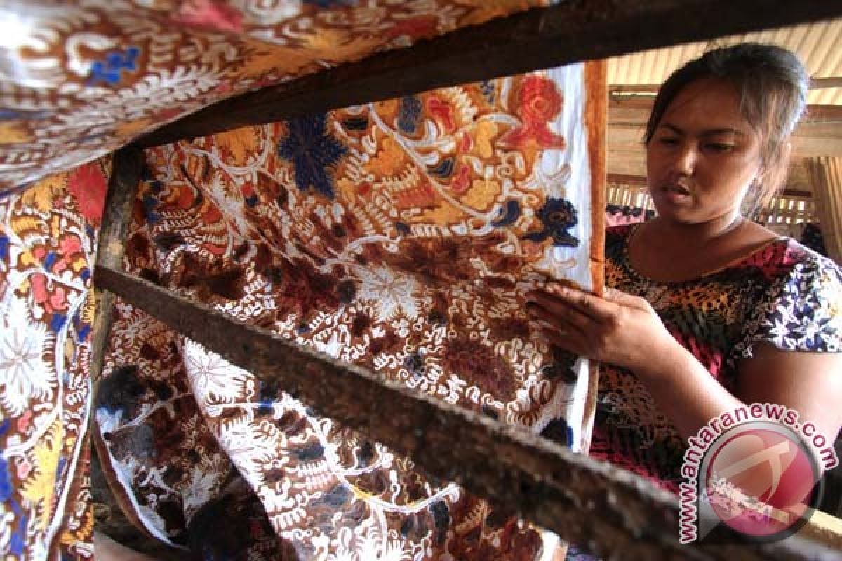 Perajin kembangkan batik bermotif cerita anak