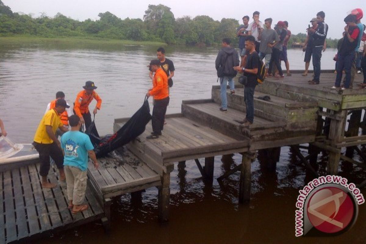 Mayat Laki-laki Tanpa Identitas Ditemukan di Sungai Pawan