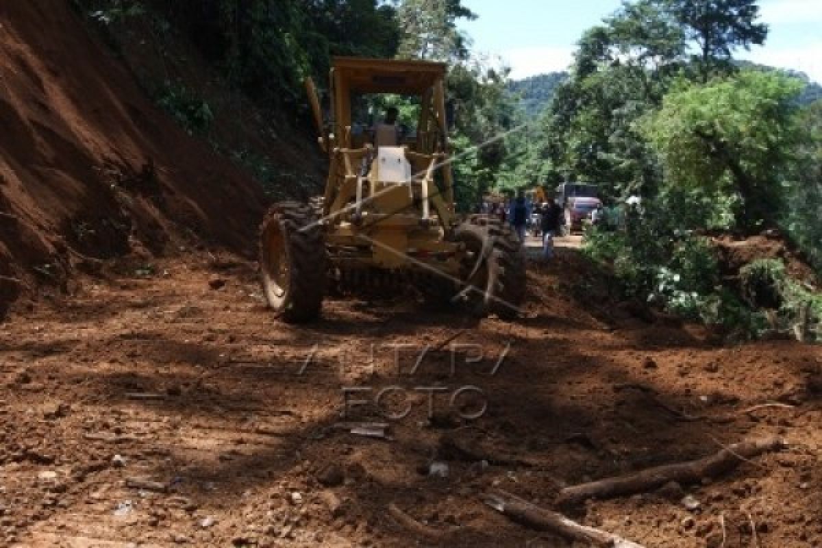 Pemkab tunggu kajian tanah longsor di Kokap