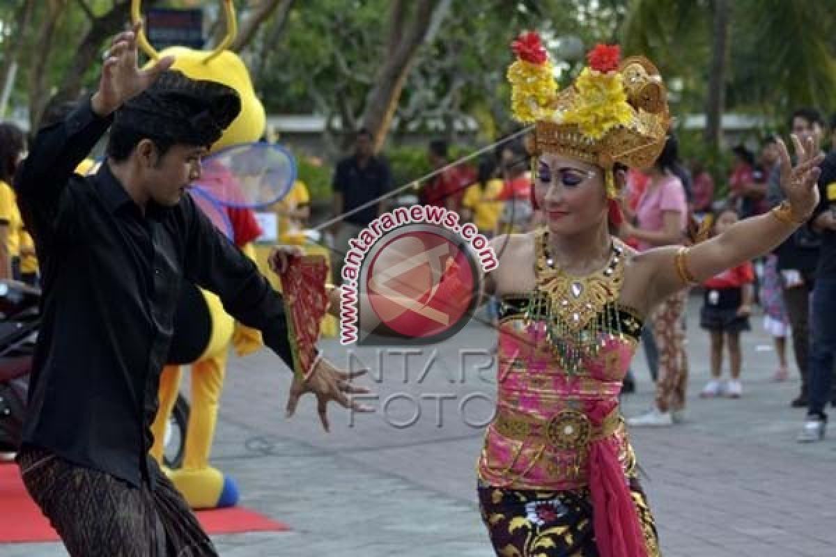 Alfamart Gelar Festival Budaya Bali