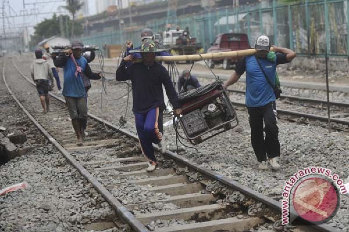 Perbaikan rel Priok-Kota ditargetkan selesai November