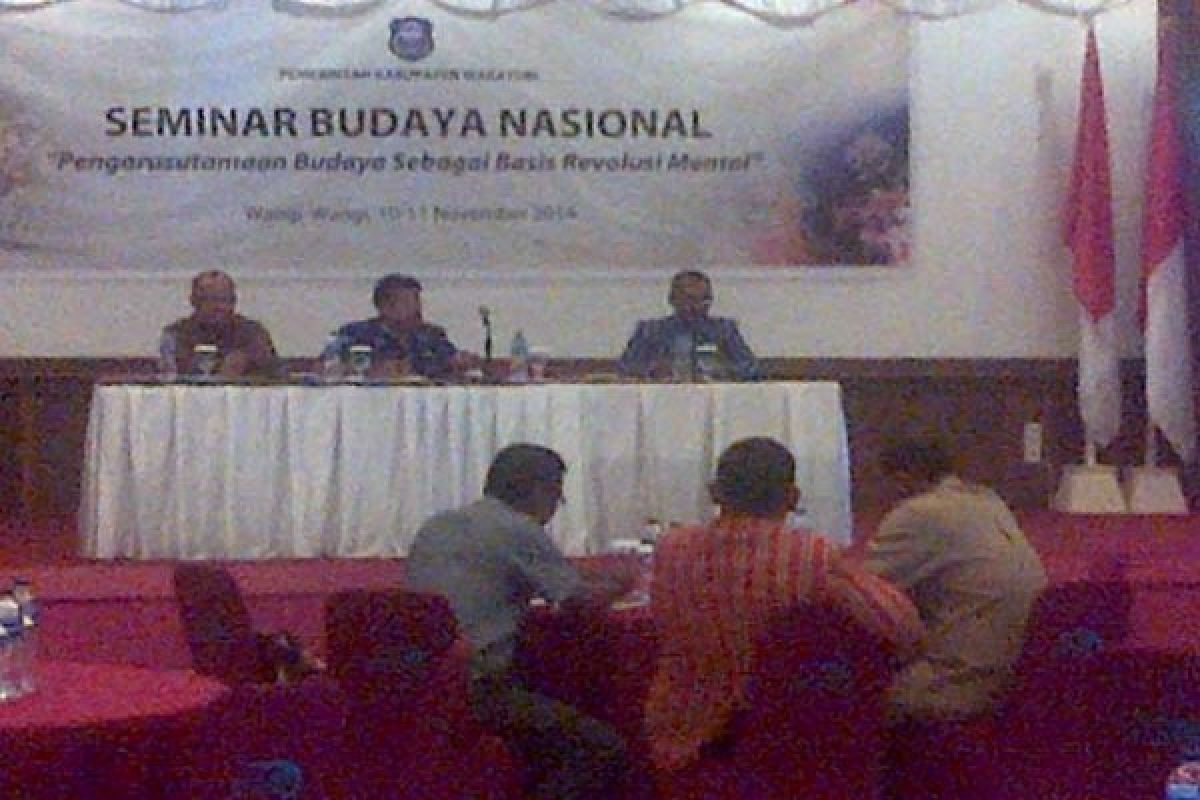 Sekda Wakatobi Buka Seminar Budaya Nasional 