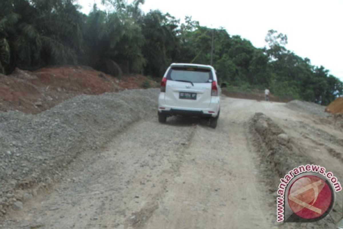 Kontraktor diminta tutup lubang Jalinsum di Mukomuko