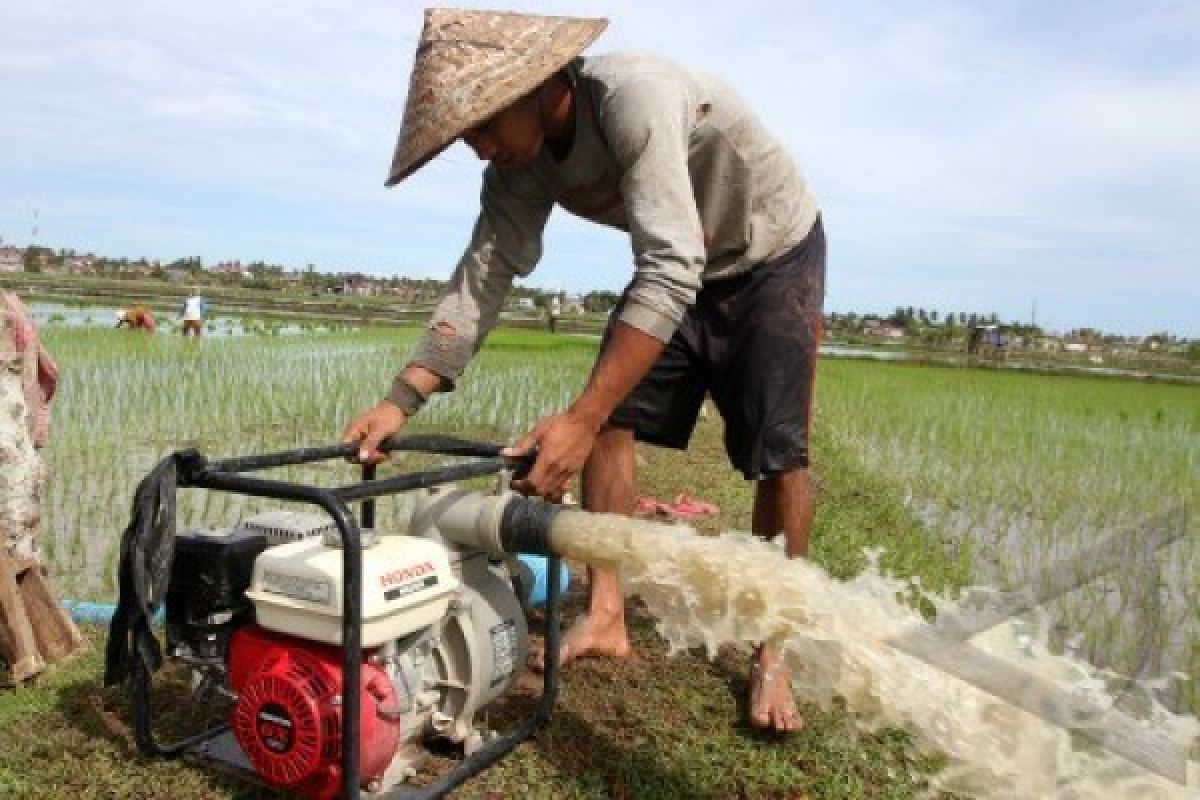 Petani dapat bantuan pompa air tanpa Motor