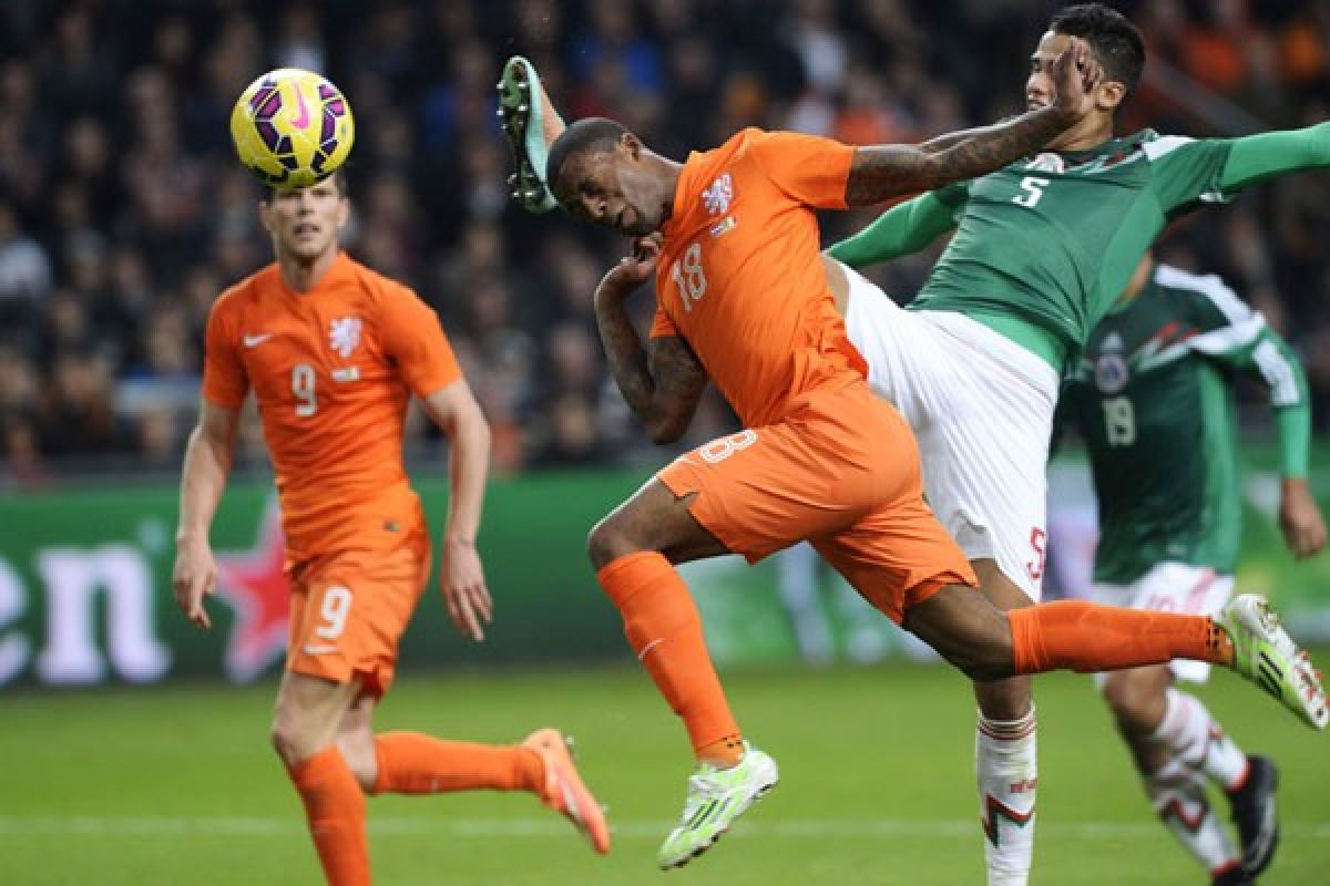 Vela cetak dua gol saat Meksiko kalahkan Belanda