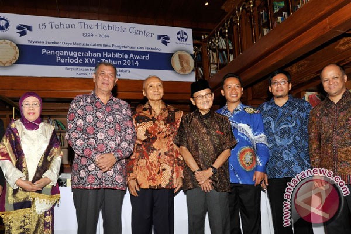 Empat peneliti raih Habibie Award 2014