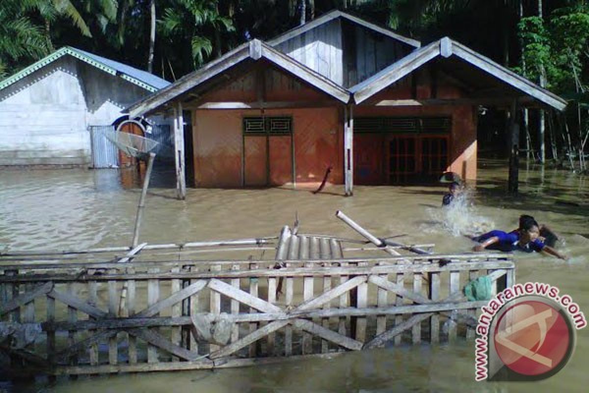 Mukomuko bangun gorong-gorong yang rusak diterjang banjir