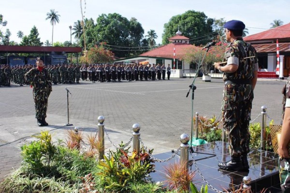 Simulasi pembebasan sandera warnai HUT  Brimob Sulut