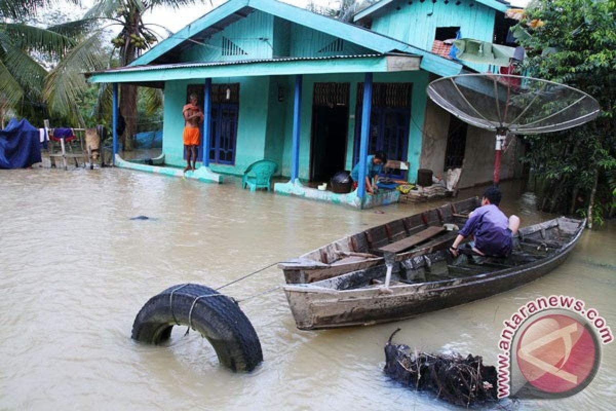 Sungai Kampar meluap banjiri ribuan rumah di lima kecamatan