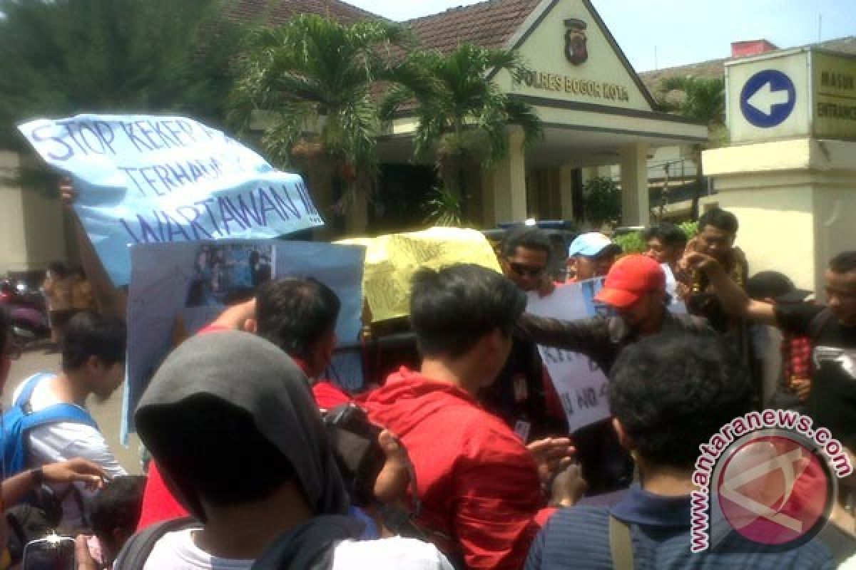 Aksi solidaritas wartawan Bogor tolak kekerasan