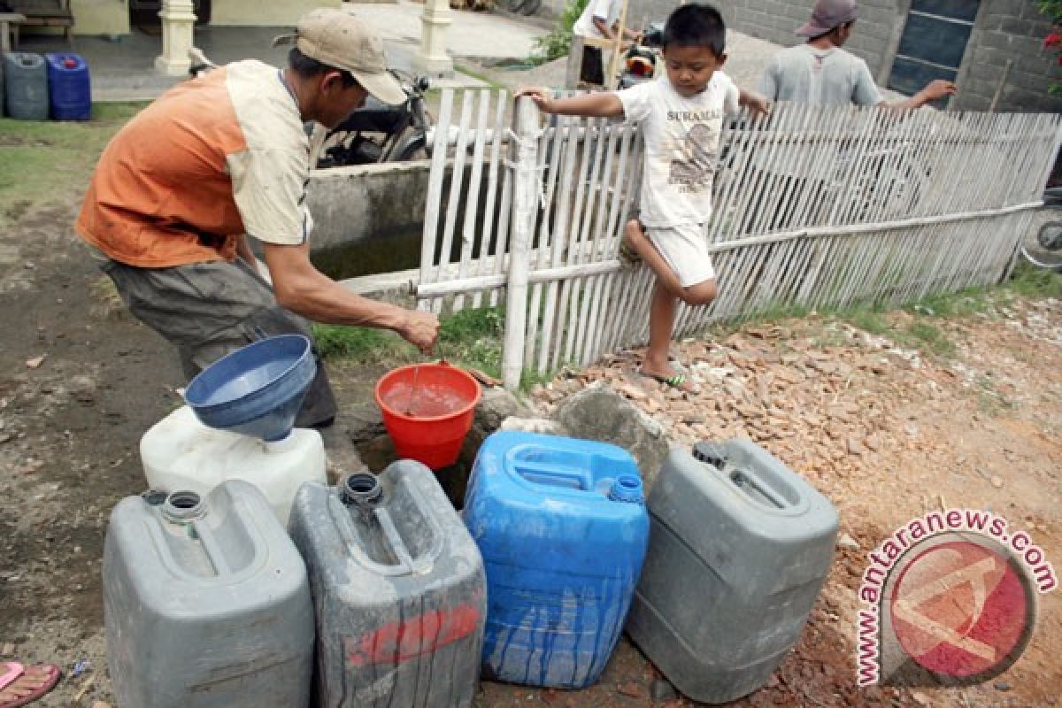 Sumber air menyusut, ratusan warga Kediri kesulitan air bersih