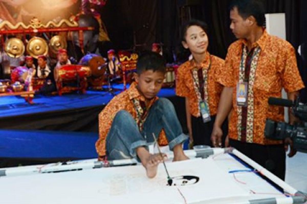 Siswa ABK unjuk kemampuan di Gebyar dan Lomba Keberbakatan PKLK Dikdas 2014