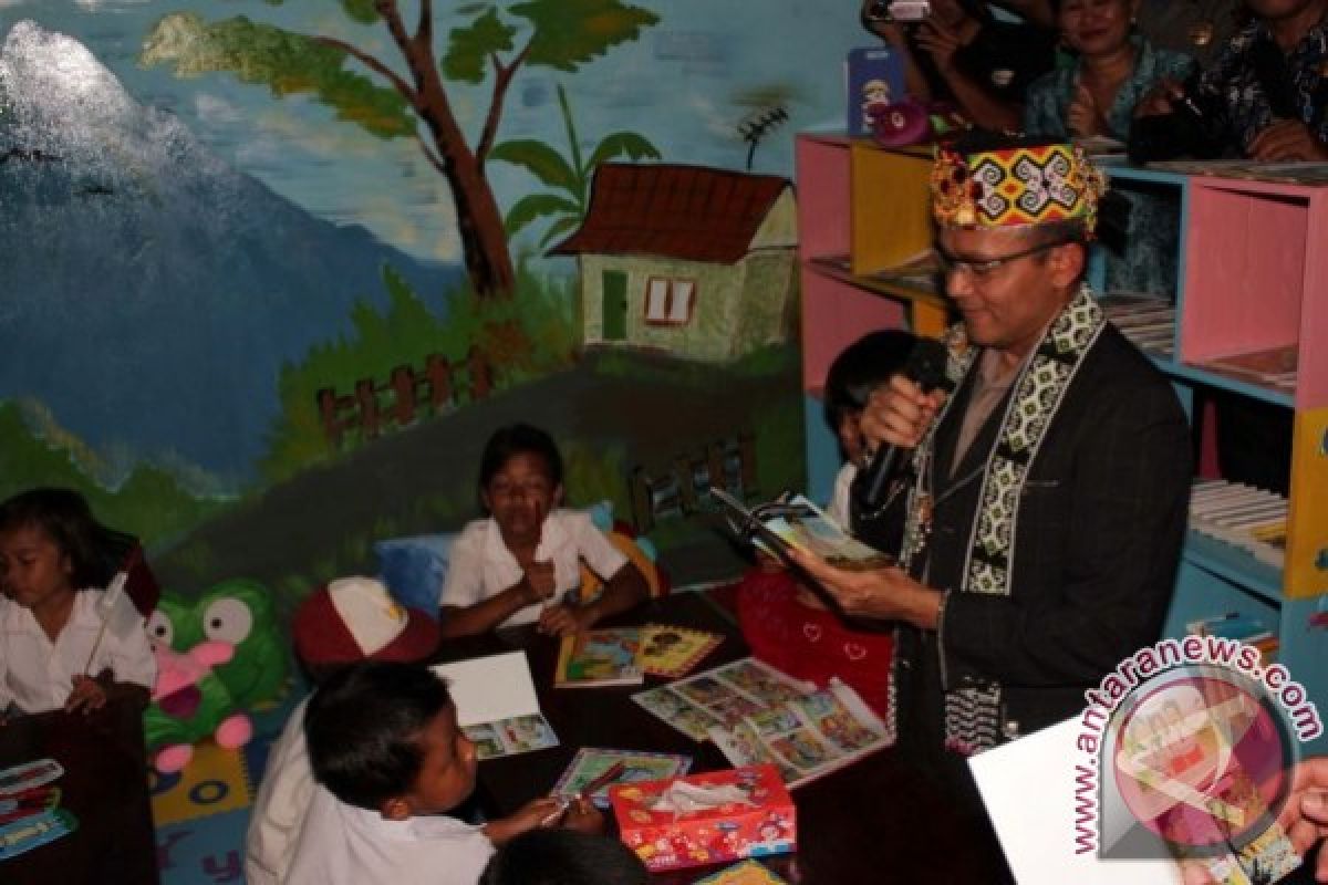 Kapolda Kalbar Resmikan Taman Bacaan di Dusun Bantan