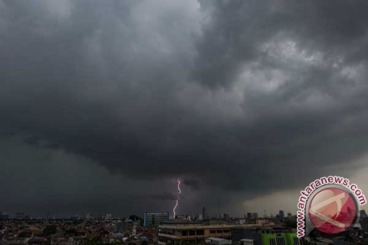 Ahok minta Dinas PU bantu atasi banjir