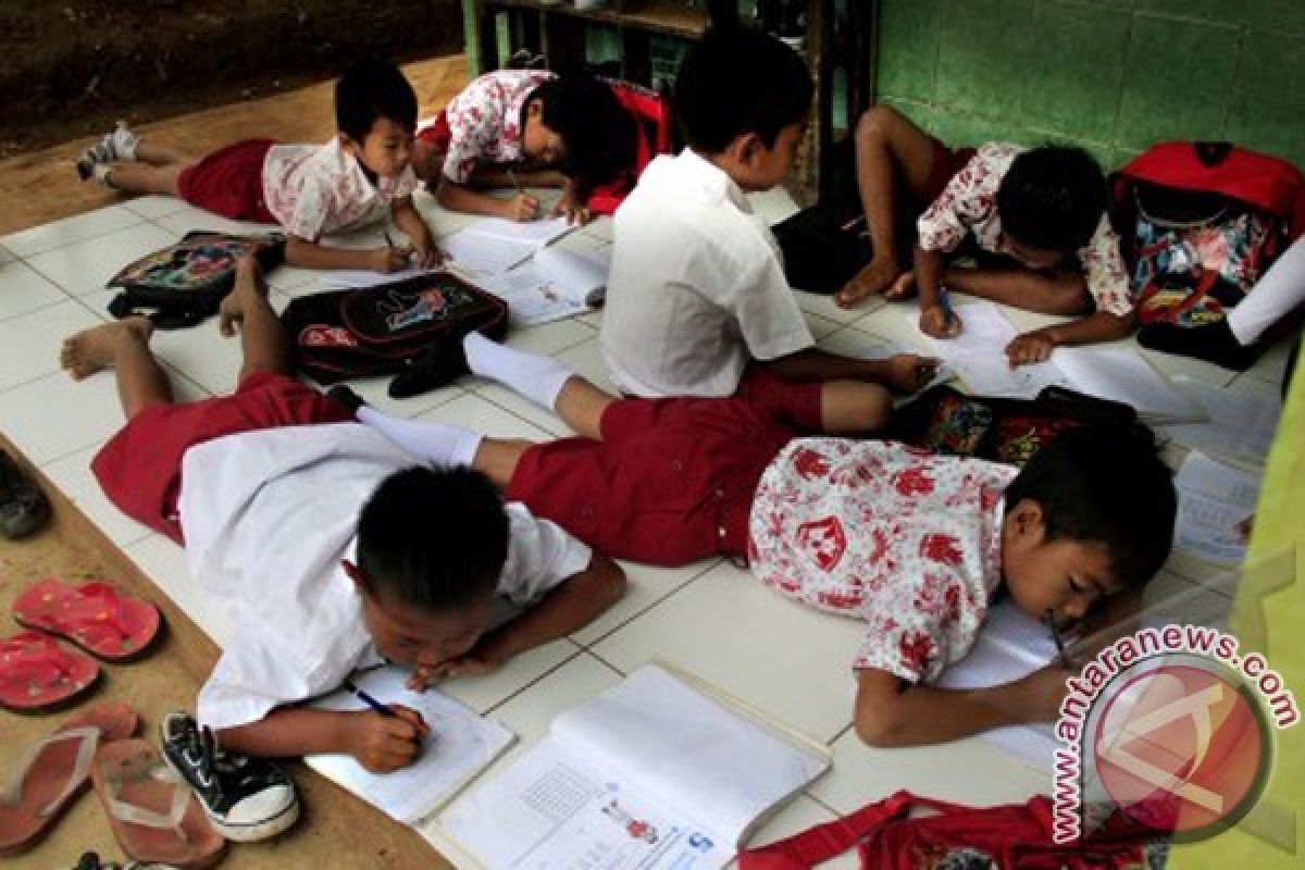 Lima Sekolah Di Tabalong Dapat Bantuan Sosial