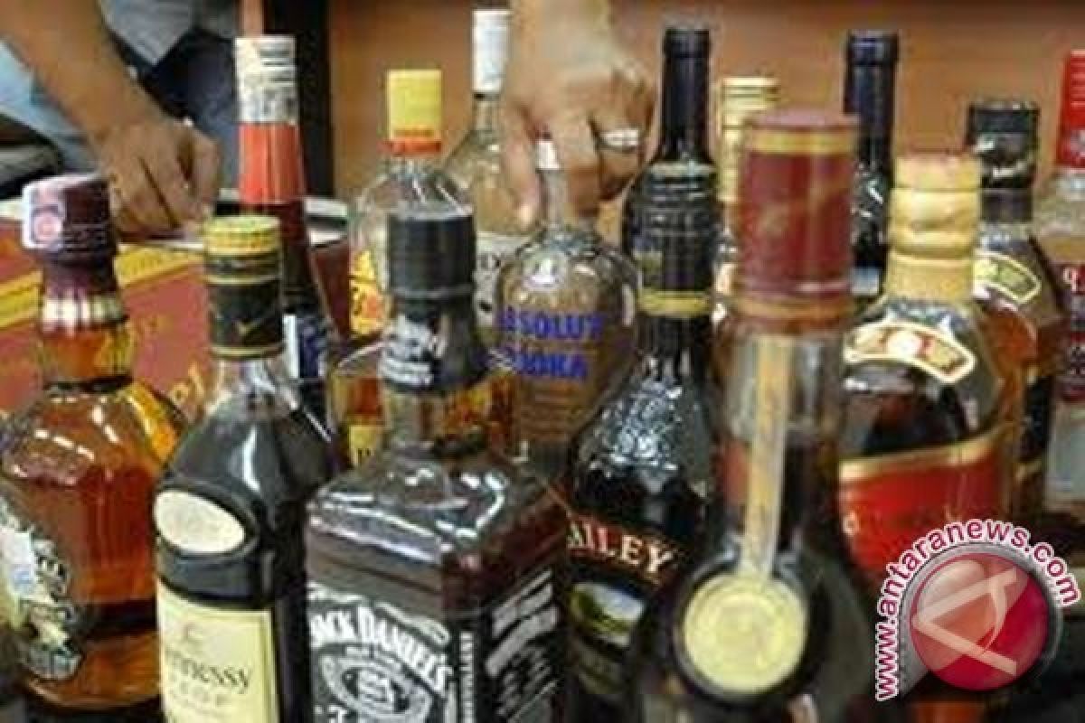 Polisi Perbatasan RI-PNG sita ratusan botol minuman keras 