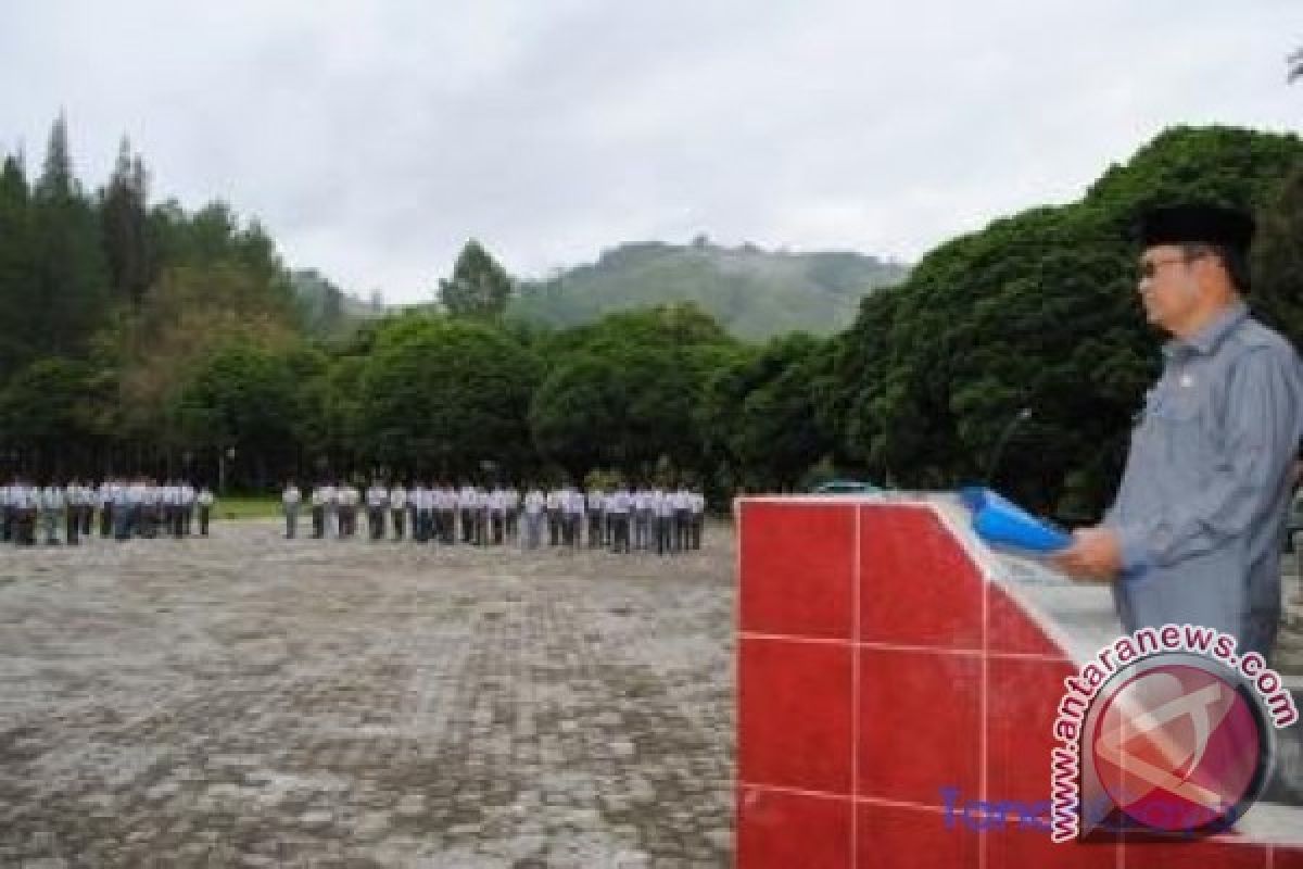 Wabup Khairul Asmara Jadi Pembina Apel di SMK 2 Pegasing