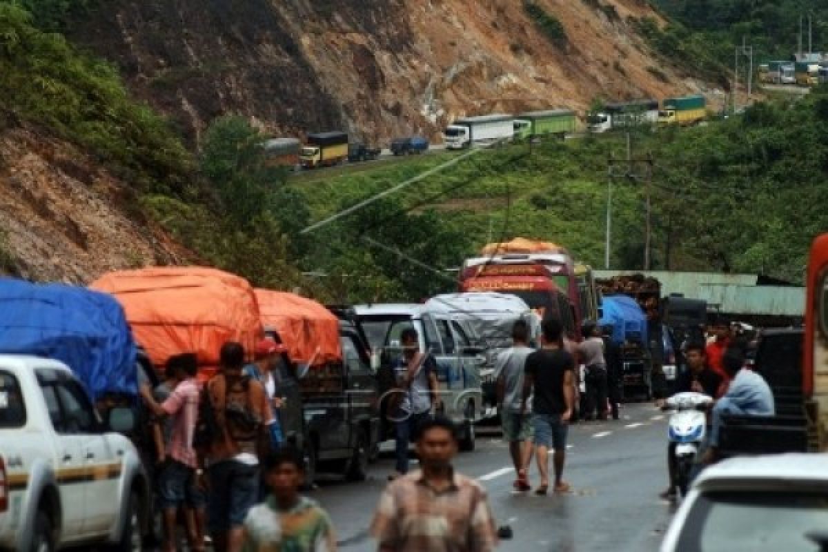 Setelah Terendam Banjir, Akses Sumbar-Riau Kembali Lancar