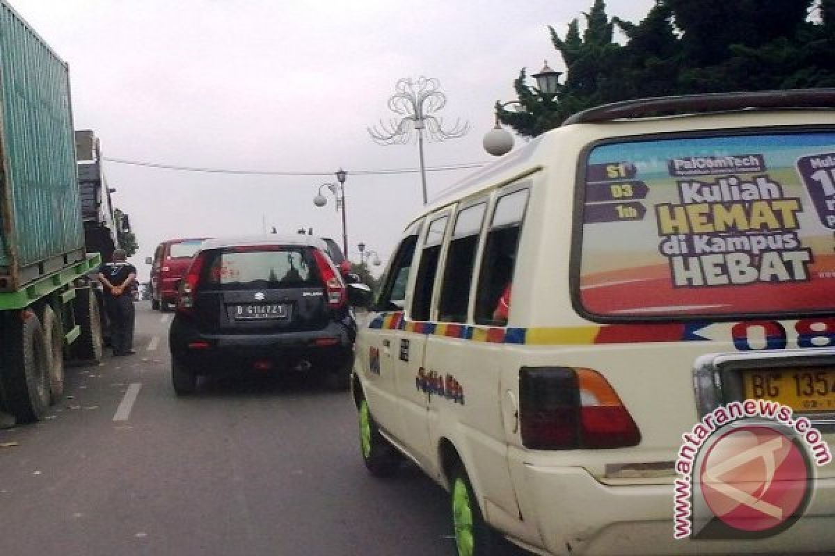 Sopir angkot Palembang tolak transportasi daring