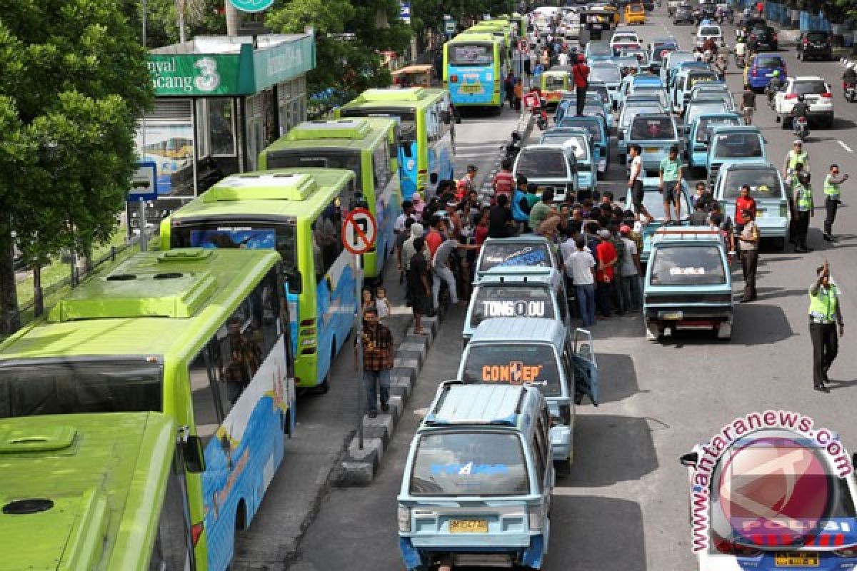 Tarif angkot di Kota Tangerang naik Rp1.000