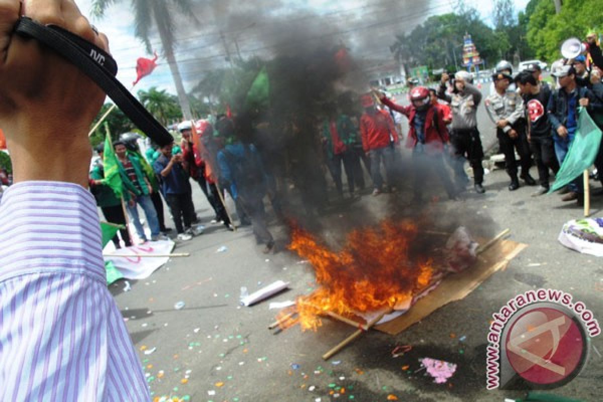 Mahasiswa Bengkulu demo tolak kenaikan BBM