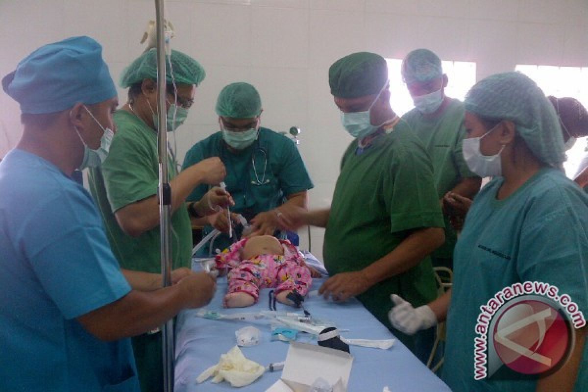 Dokter Unpad Gelar Operasi Gratis Bibir Sumbing di Ketapang