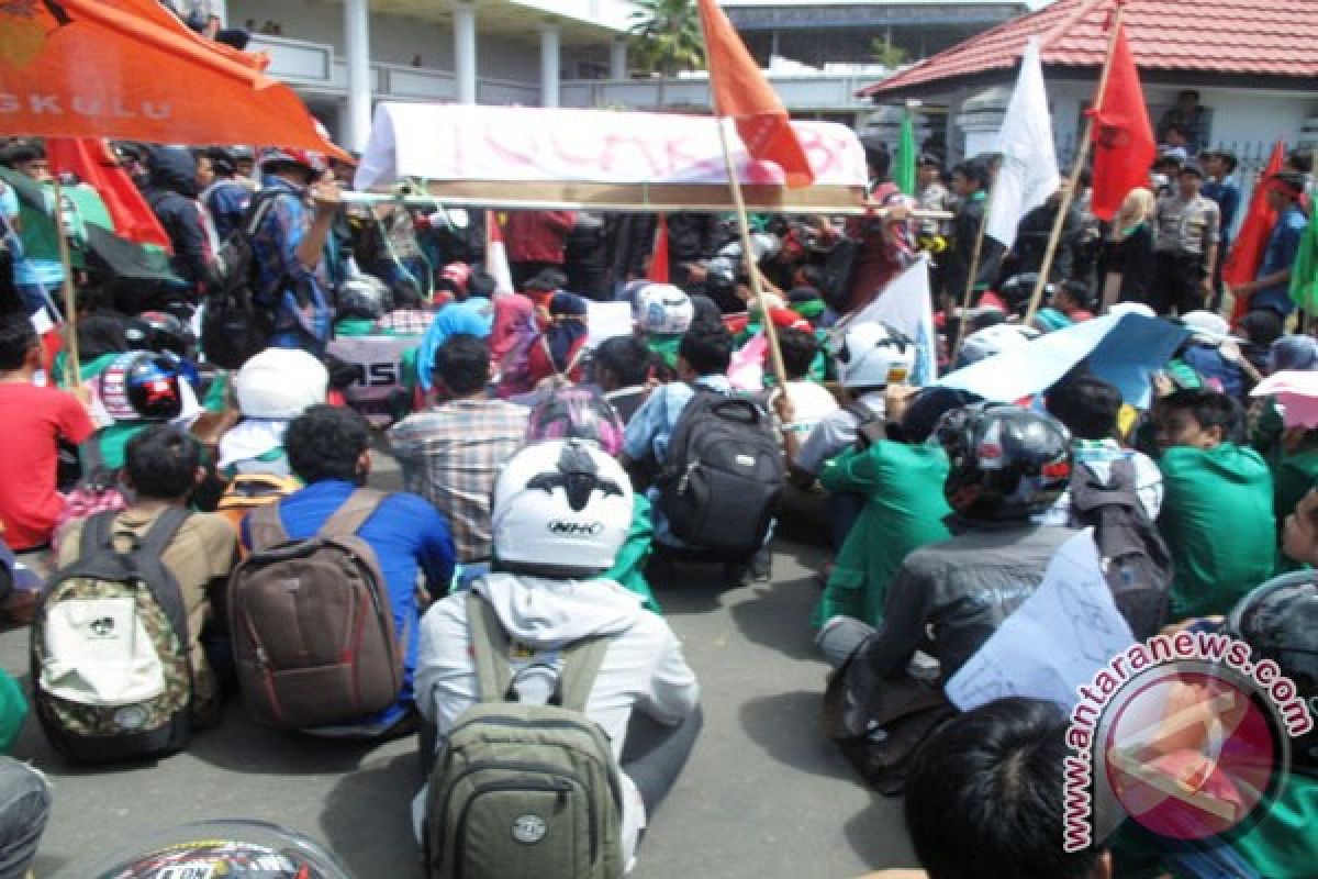 Mahasiswa pertanyakan buku putih PDIP