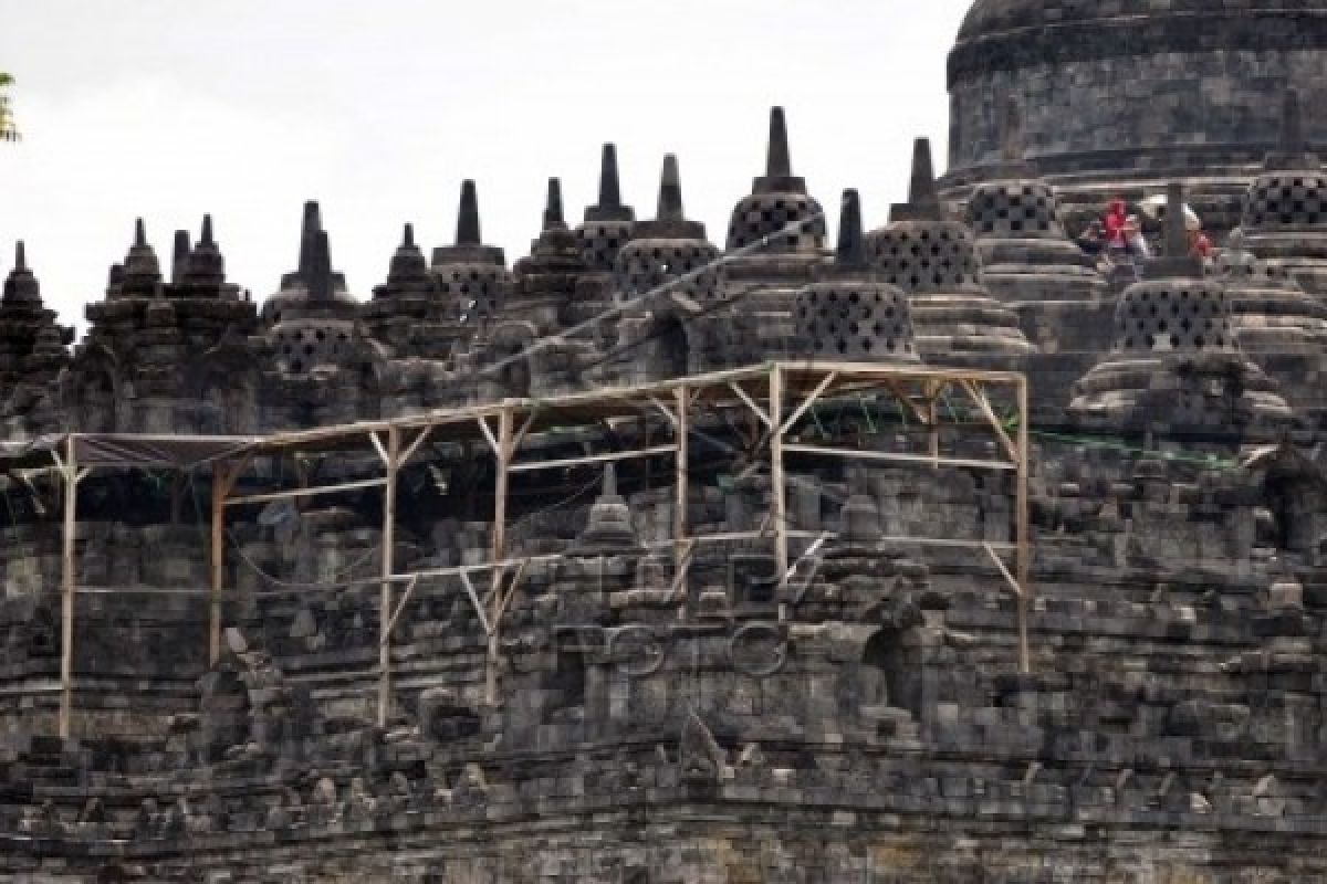 Antisipasi Keausan, Tangga Candi Borobudur Dilapisi Papan Kayu