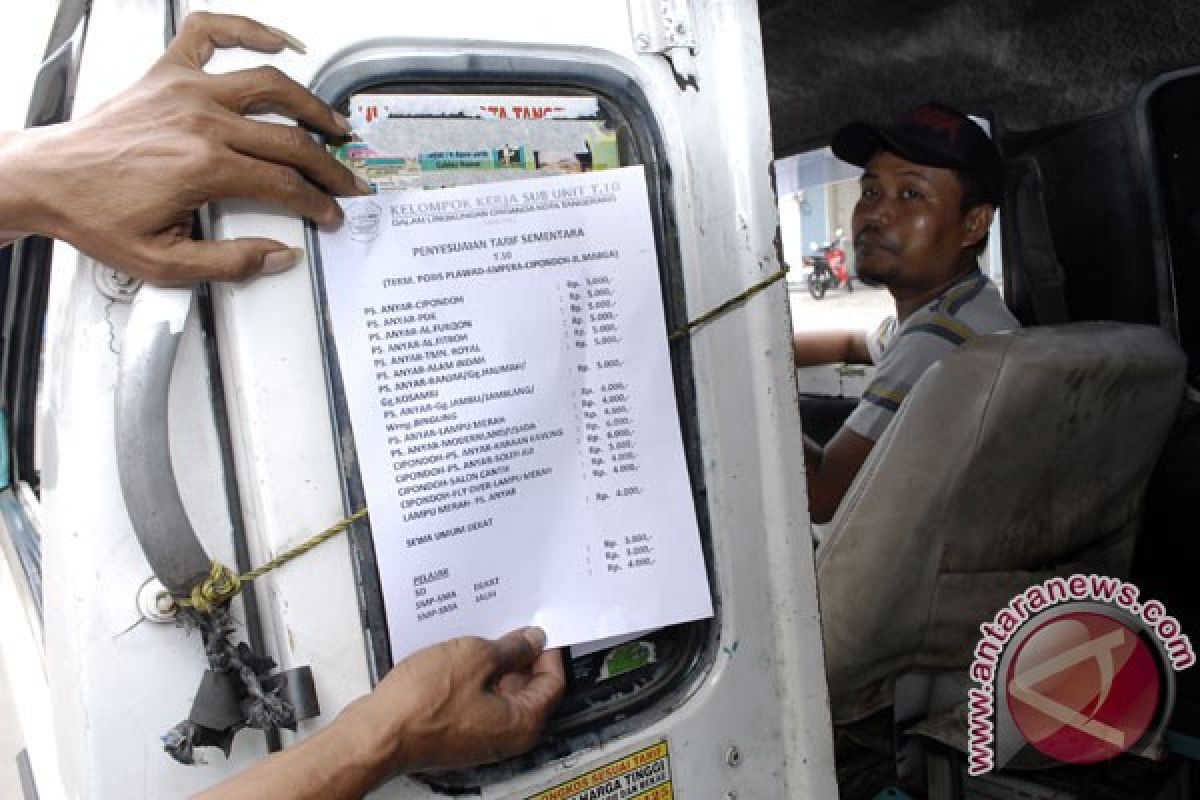 Pemkab Karawang pastikan tarif angkutan umum turun