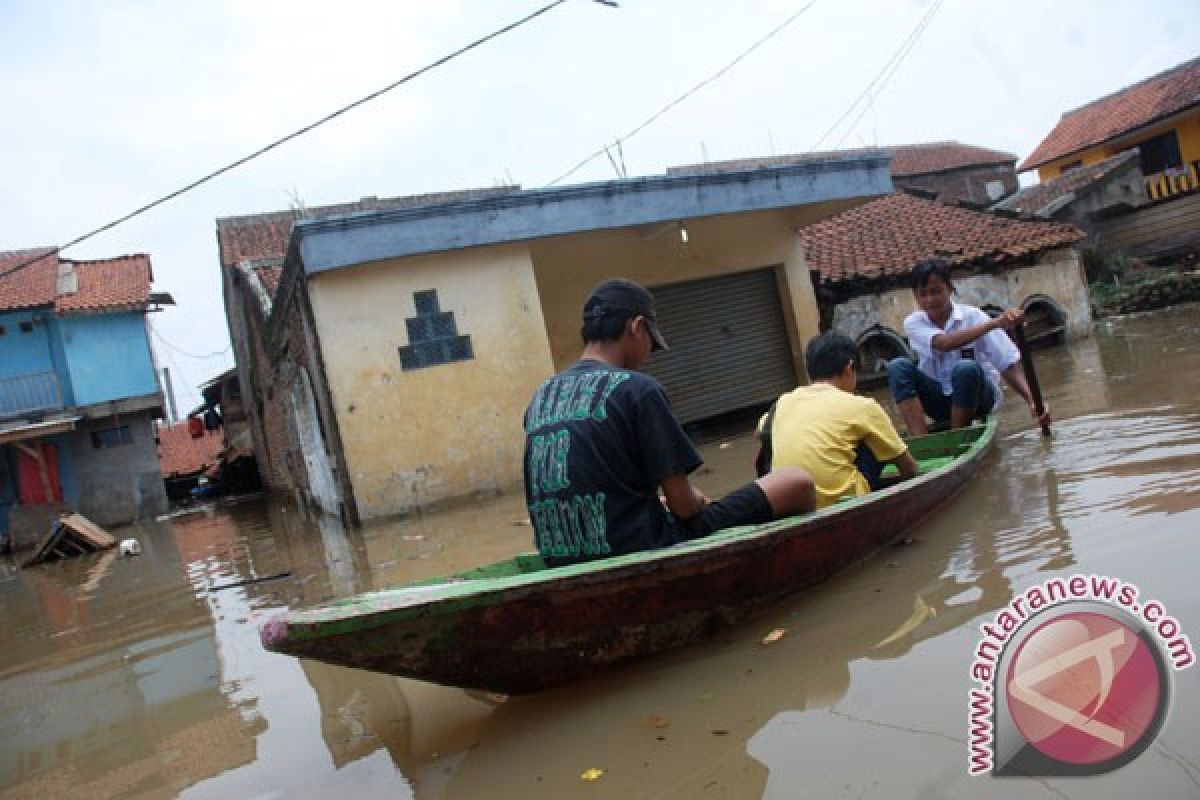 Puluhan rumah di Kalbar terendam banjir