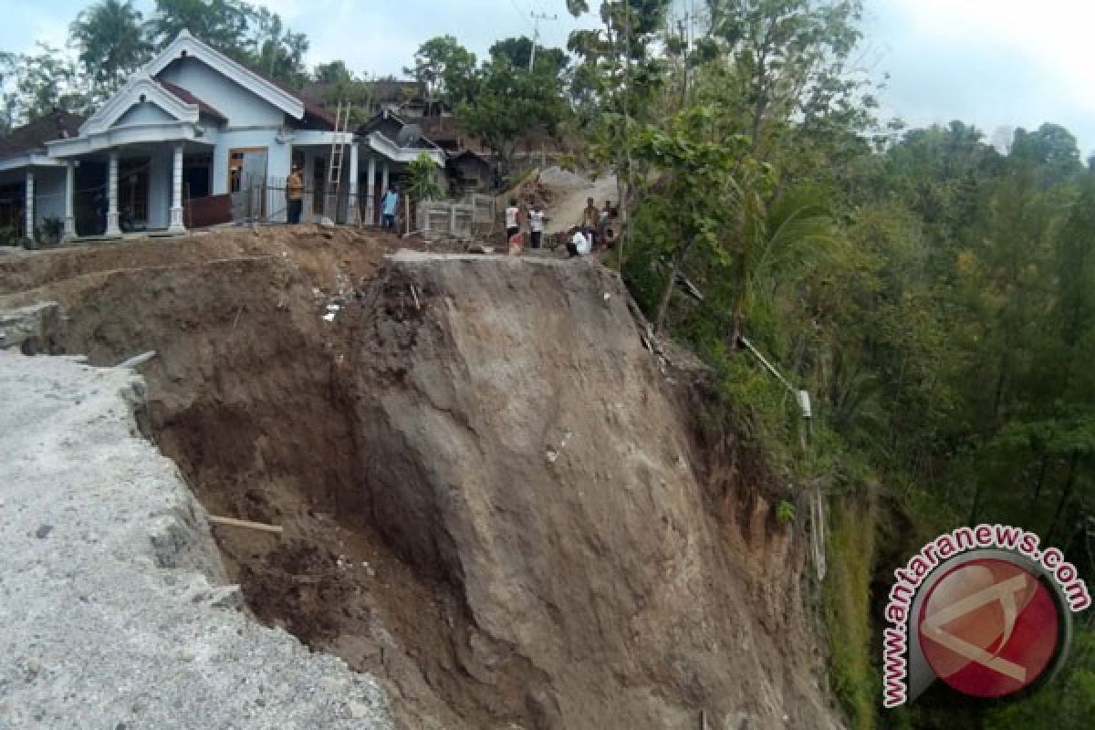 Terancam longsor, 144 warga Banjarnegara mengungsi