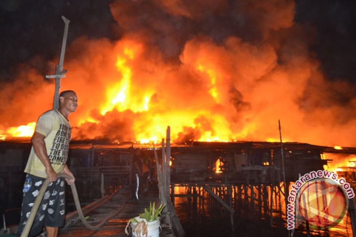 Sepuluh bangunan di Sampit ludes terbakar