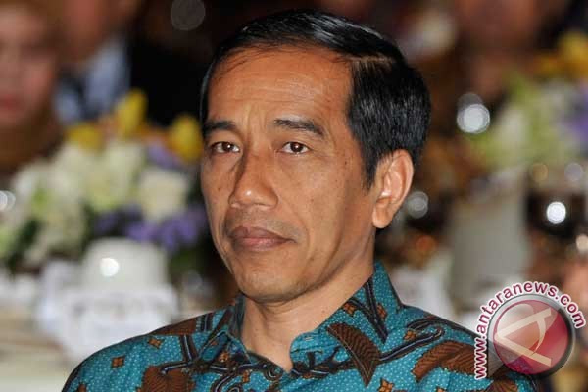 President Jokowi breaks first day`s fast with orphans