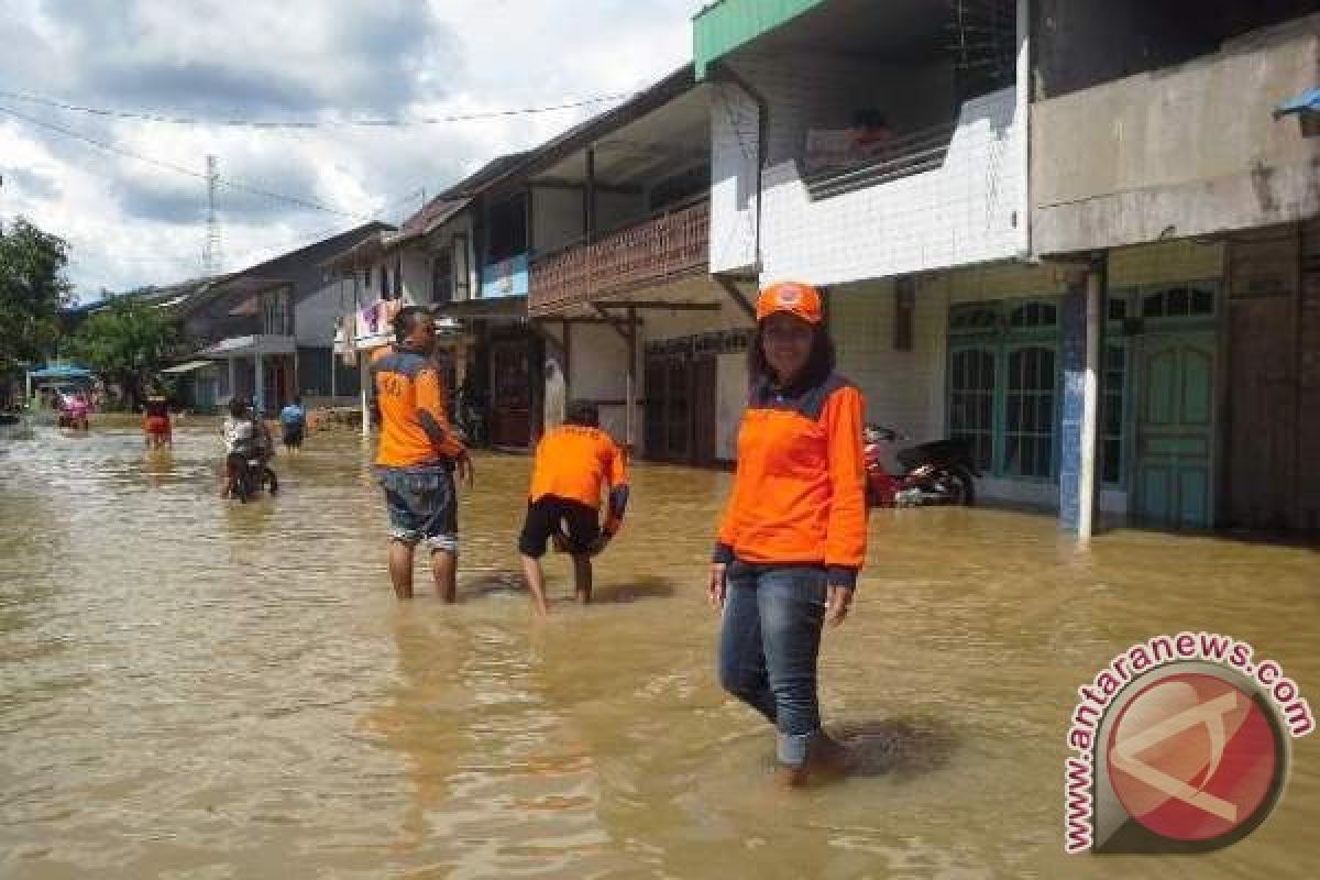 Menyuke Landak Diterjang Banjir dan Tanah Longsor, 4 Rumah Rusak