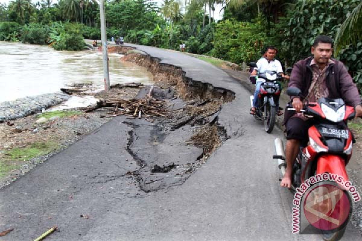 BPBD Lebak minta warga waspadai banjir dan longsor