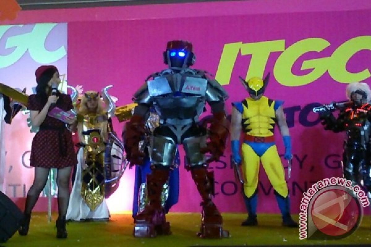 Cosplay dari bahan sendal jepit jawara ITGCC